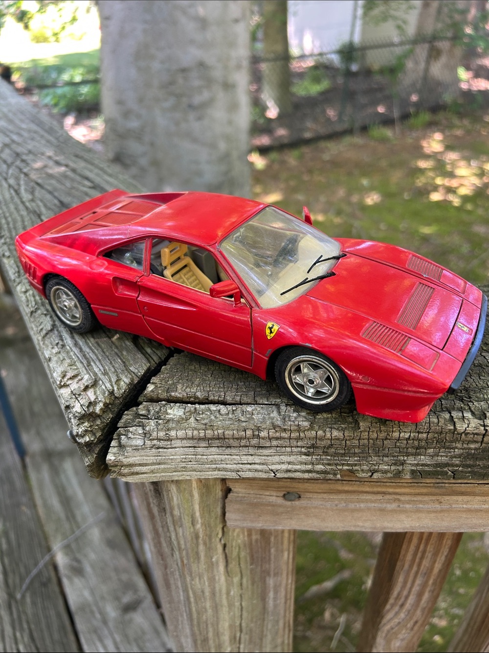 Burago 1:18 1984 Ferrari GTO, Made in Italy - Picture 10 of 10